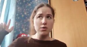 Pantallazo de Olena Kurenkova, Fuente: Claudia Luna Palencia journalist talks with her colleague Olena Kurenkova from #Irpin #ukraine