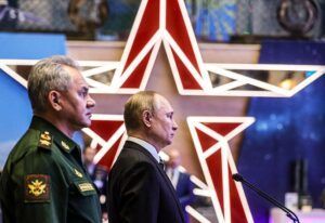 Vladimir Putin presidente de Rusia y Sergei Shoigu ministro de defensa rusa