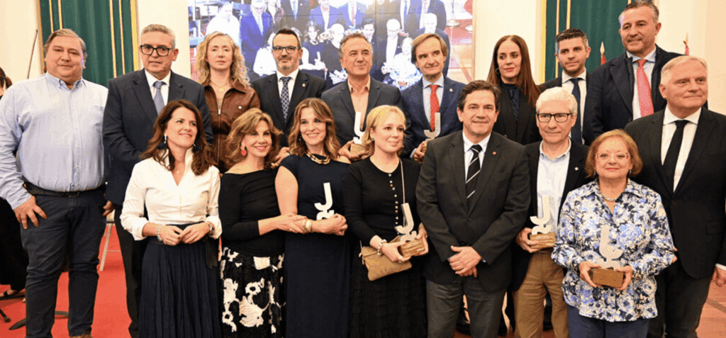 En el Paraninfo Ernesto Martínez Ataz de la UCLM, siete grandes del periodismo recibieron los I Premios Legado Quijote